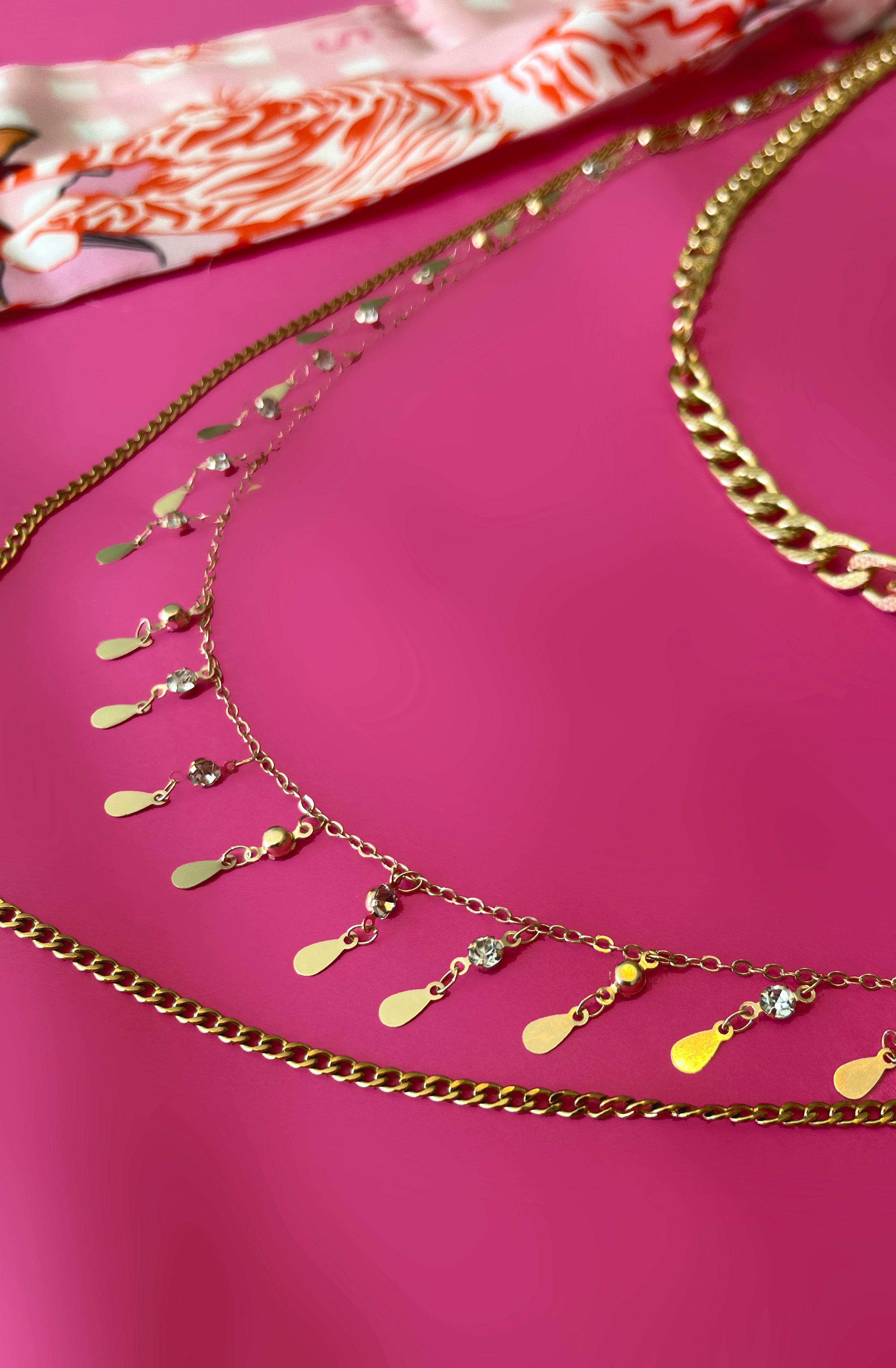STYLING-KETTE MIT BANDANA