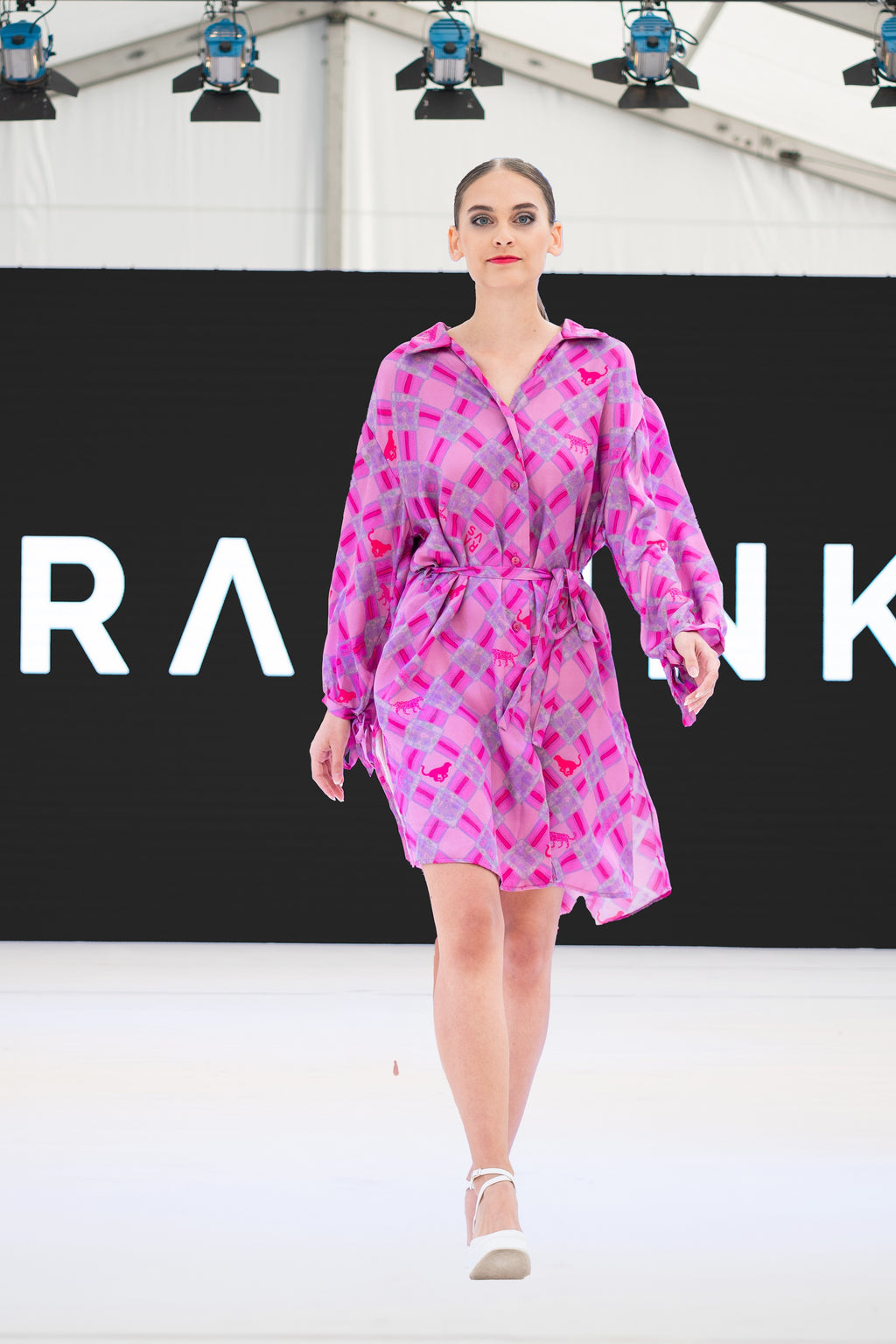 Karo Satin Blusenkleid